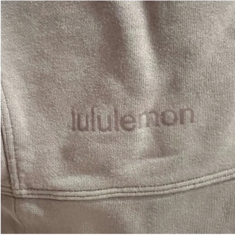 DIY Lululemon Perfectly Oversized Cropped
Crew Bleach Marked Sweater Project - Picture 5 of 6
